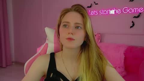 Snapshot of lexireadway chatting on October 18, 6:30 pm Lexi online show from October 18, 6:30 pm