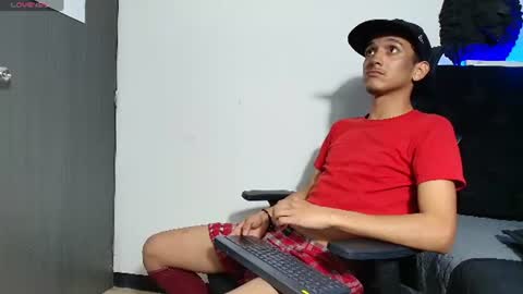 Snapshot of lexter_blue chatting on June 25, 12:54 am Lexter Blue online show from June 25, 12:54 am