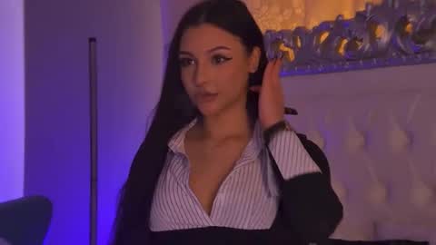 Snapshot of lexy_banks chatting on February 4, 8:42 am LexyBanks online show from February 4, 8:42 am