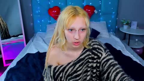 Snapshot of lexy_woorhez chatting on February 17, 1:32 pm Lexy online show from February 17, 1:32 pm