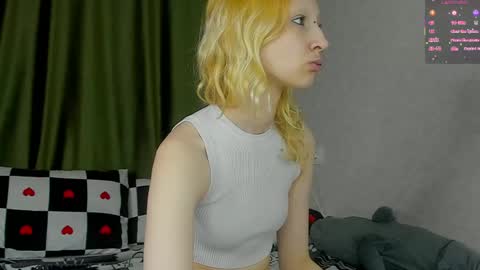 Snapshot of lexy_woorhez chatting on April 10, 11:26 am Lexy online show from April 10, 11:26 am