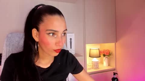 L I A  online show from December 2, 4:07 am