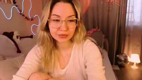 Snapshot of leyalayla chatting on April 22, 3:42 am Lily online show from April 22, 3:42 am