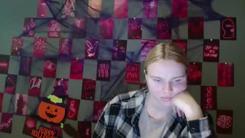 Leyla online show from October 10, 9:19 am