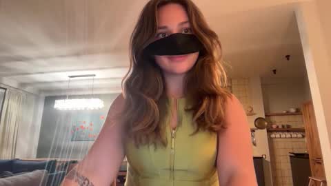 Snapshot of leyla_on_sport chatting on September 13, 4:51 pm Leyla online show from September 13, 4:51 pm