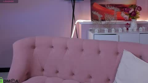 Snapshot of leylamirage chatting on February 15, 4:09 am leylamirage online show from February 15, 4:09 am