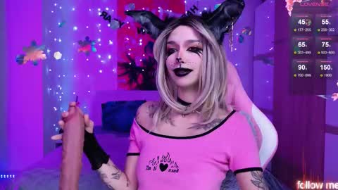 Snapshot of leylanoir_02 chatting on December 22, 2:36 pm LEA online show from December 22, 2:36 pm