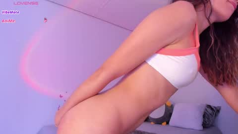 Snapshot of leyre_lerr chatting on February 23, 5:18 pm Jessica online show from February 23, 5:18 pm