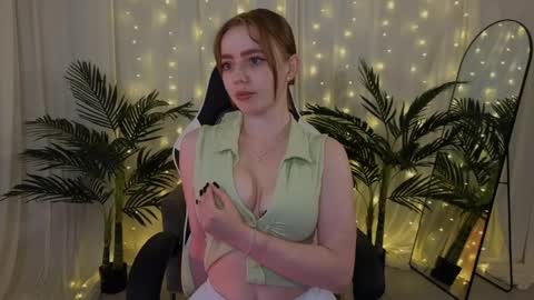 Snapshot of li_j chatting on April 28, 1:04 am Linda my FANSLY red fury online show from April 28, 1:04 am
