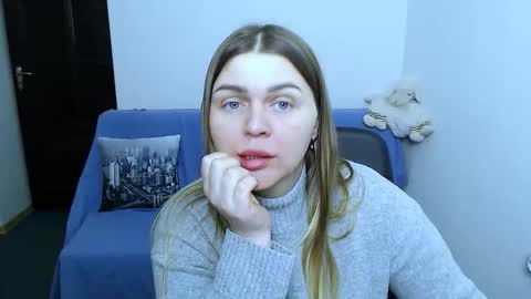 Snapshot of li_lit chatting on February 3, 10:42 am li_lit online show from February 3, 10:42 am