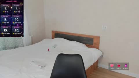 lia_2002_ online show from April 12, 7:13 am