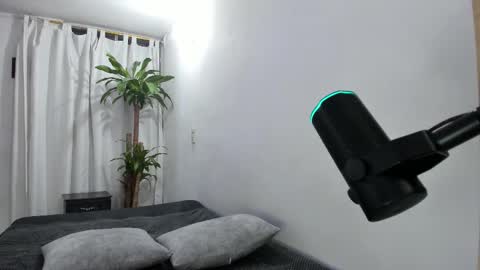 Lia y Felipe --  online show from February 1, 1:04 am