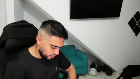 Snapshot of lia_and_felipe chatting on June 26, 10:14 pm Lia y Felipe -- online show from June 26, 10:14 pm