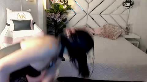 Snapshot of lia_blaze chatting on April 18, 7:40 pm Lia online show from April 18, 7:40 pm