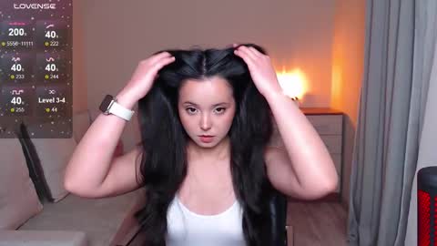 L I A online show from November 25, 5:02 pm