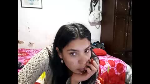 Snapshot of lia_hottie chatting on February 9, 9:35 am Lia online show from February 9, 9:35 am