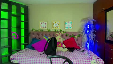 lia online show from January 17, 7:27 pm