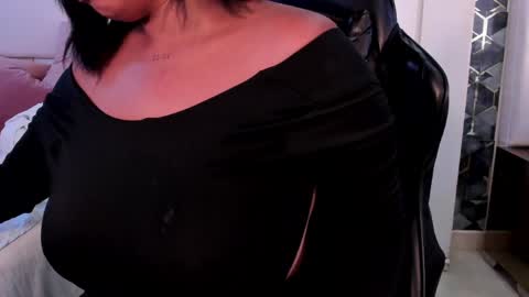 Snapshot of lia_mariana chatting on June 3, 4:48 am lia_mariana online show from June 3, 4:48 am