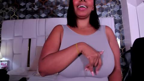 Snapshot of lia_mariana chatting on June 8, 10:21 pm lia_mariana online show from June 8, 10:21 pm