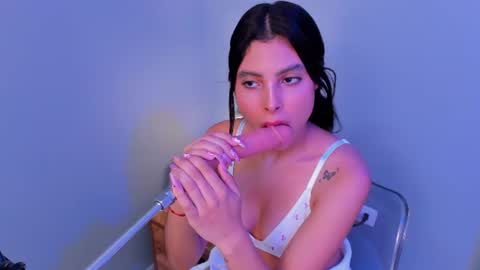 Snapshot of lia_owenss chatting on August 7, 7:27 pm lia_owenss online show from August 7, 7:27 pm