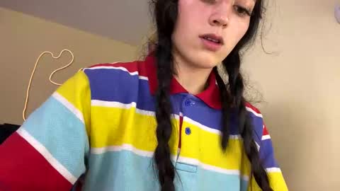 Little Queen Lia  online show from December 4, 8:39 pm