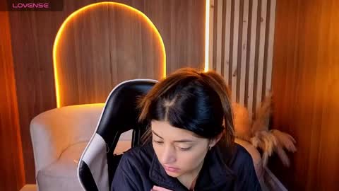 Snapshot of lia_queen_tx chatting on May 26, 3:35 am Online 1400 - 2100 online show from May 26, 3:35 am
