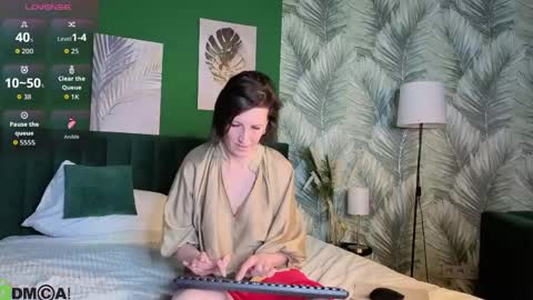 lia_reyn online show from May 6, 12:21 pm