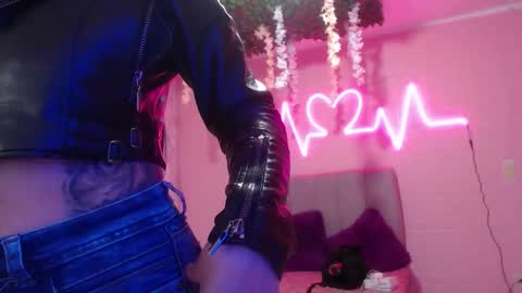 Lia online show from December 17, 1:28 pm