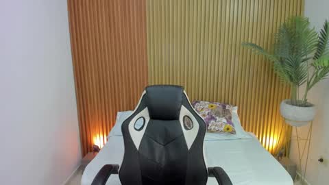 Lia  online show from February 23, 5:23 am