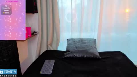 lia summer1 online show from November 14, 7:01 pm