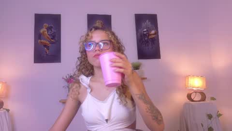 Snapshot of lia_valmont_18 chatting on June 13, 7:12 pm Juliana online show from June 13, 7:12 pm