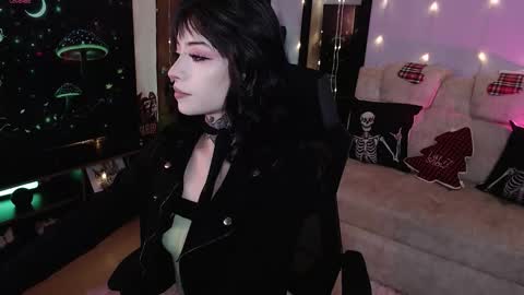 Liaa  online show from December 14, 1:00 am