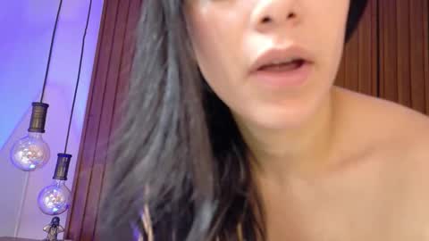 Snapshot of liaacooper_ chatting on December 18, 12:22 pm Lia cooper online show from December 18, 12:22 pm