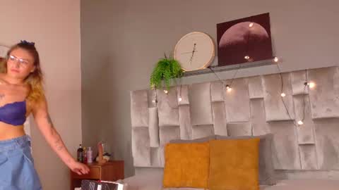 Snapshot of liaamoretti__ chatting on July 10, 2:49 am L I A online show from July 10, 2:49 am