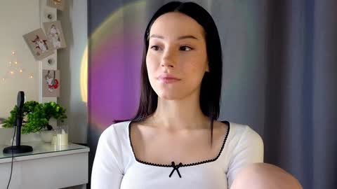 Lia  online show from December 4, 8:45 am