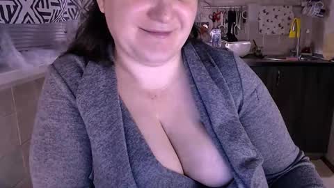 Snapshot of liahsofty chatting on October 22, 3:40 am miss Lia colection for travel online show from October 22, 3:40 am