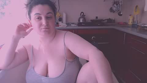 Snapshot of liahsofty chatting on July 20, 9:34 am miss Lia colection for travel online show from July 20, 9:34 am