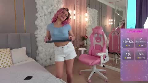 lialoran online show from February 11, 6:30 am