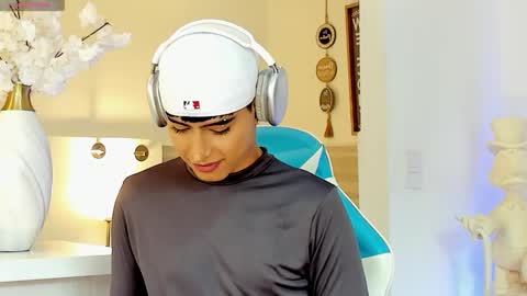 Liam online show from September 19, 6:08 pm