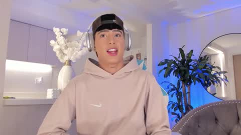 Liam online show from February 26, 2:32 am