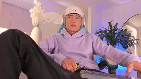 Liam online show from March 2, 3:30 am