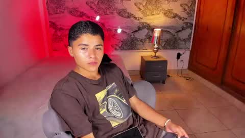 Snapshot of liam_dustin chatting on May 15, 11:23 pm Liam online show from May 15, 11:23 pm