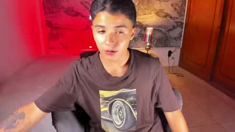 Snapshot of liam_dustin chatting on May 15, 11:45 pm Liam online show from May 15, 11:45 pm