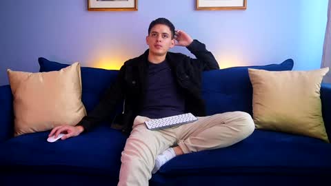 Snapshot of liam_enzho chatting on December 9, 6:03 pm Liam online show from December 9, 6:03 pm