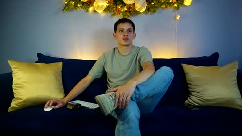 Snapshot of liam_enzho chatting on December 30, 10:55 pm Liam online show from December 30, 10:55 pm