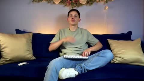 Snapshot of liam_enzho chatting on December 31, 3:55 am Liam online show from December 31, 3:55 am