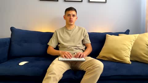 Snapshot of liam_enzho chatting on January 10, 2:34 pm Liam online show from January 10, 2:34 pm