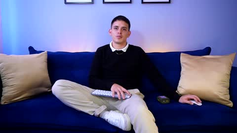 Snapshot of liam_enzho chatting on January 17, 6:23 pm Liam online show from January 17, 6:23 pm