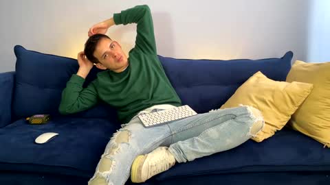 Snapshot of liam_enzho chatting on February 7, 3:30 pm Liam online show from February 7, 3:30 pm