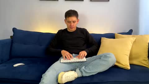 Snapshot of liam_enzho chatting on February 10, 2:37 pm Liam online show from February 10, 2:37 pm